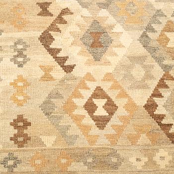 A CARPET, Kilim, ca 305 x 213 cm.