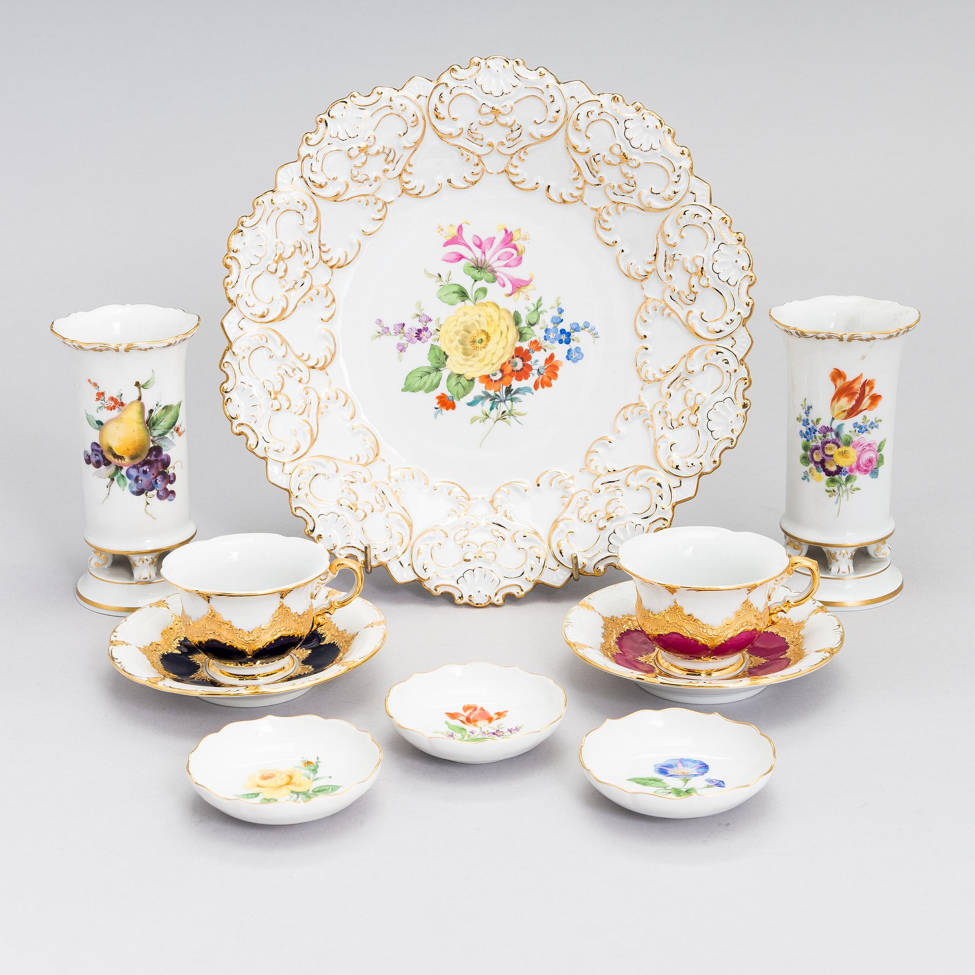 A set of 20th century eight Meissen porcelain objects.