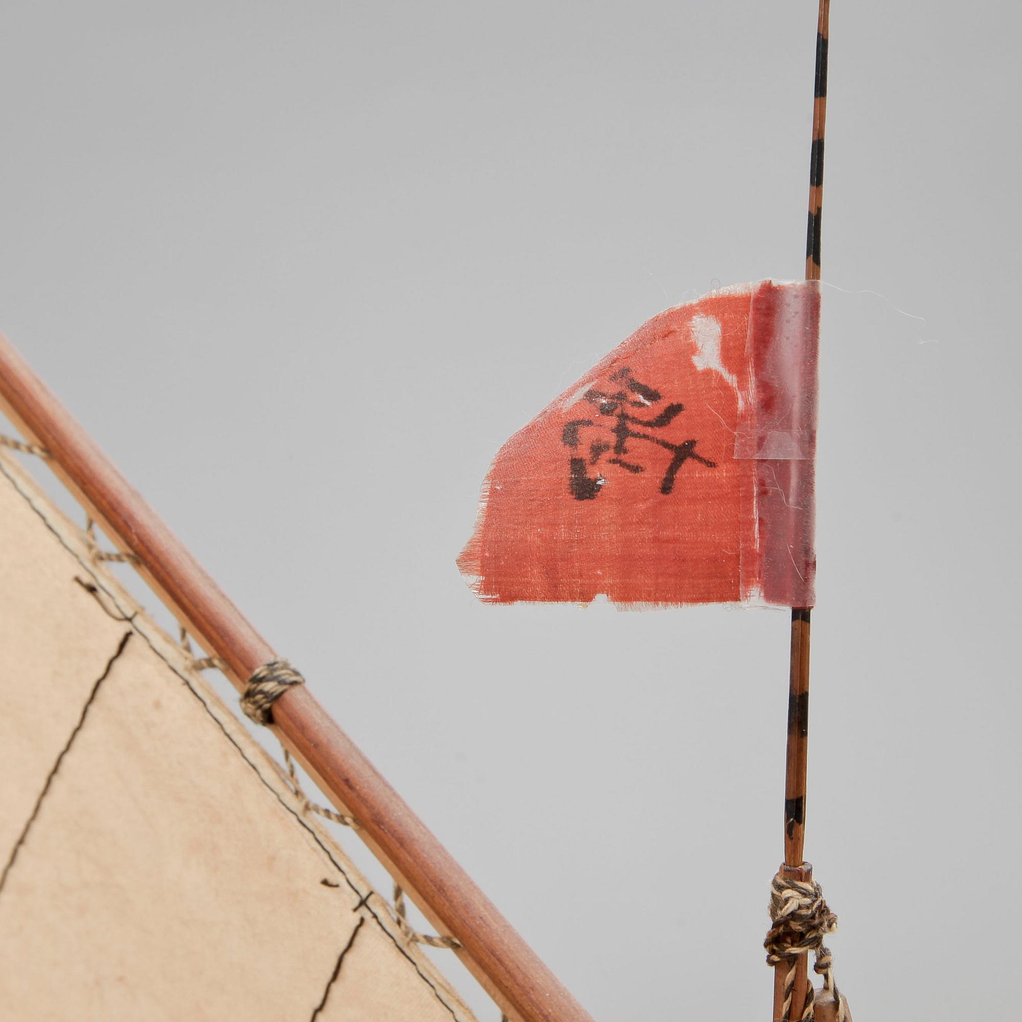 MODELLBÅT. Djonk. 1900-tal.