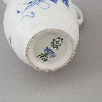 ROYAL COPENHAGEN, a 74 pcs dinner service.