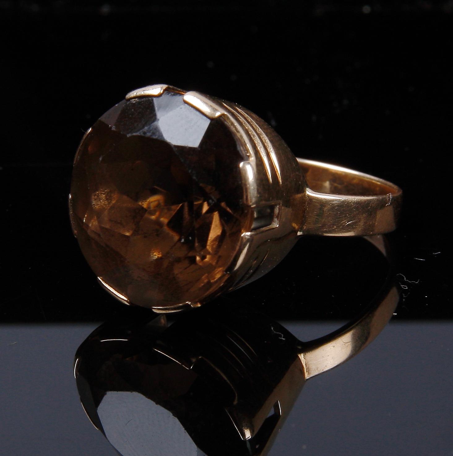RING, 14 K guld samt röktopas, HJR, Åbo, Finland, 1964.