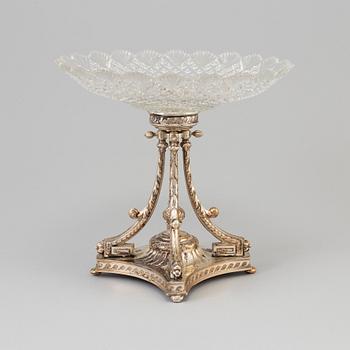 A SILVER AND GLASS PLATE ON STAND, C G Hallberg, Stockholm 1895. Silver weight ca 600 g.