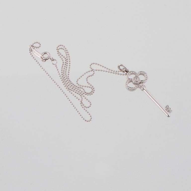 HÄNGE, 18K vitguld med briljantslipade diamanter, Tiffany & Co. Vikt 5,2 gram.