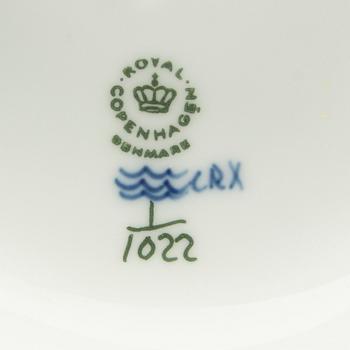Bowl on foot Musselmalet Helblonde Royal Copenhagen 1974-78 porcelain.
