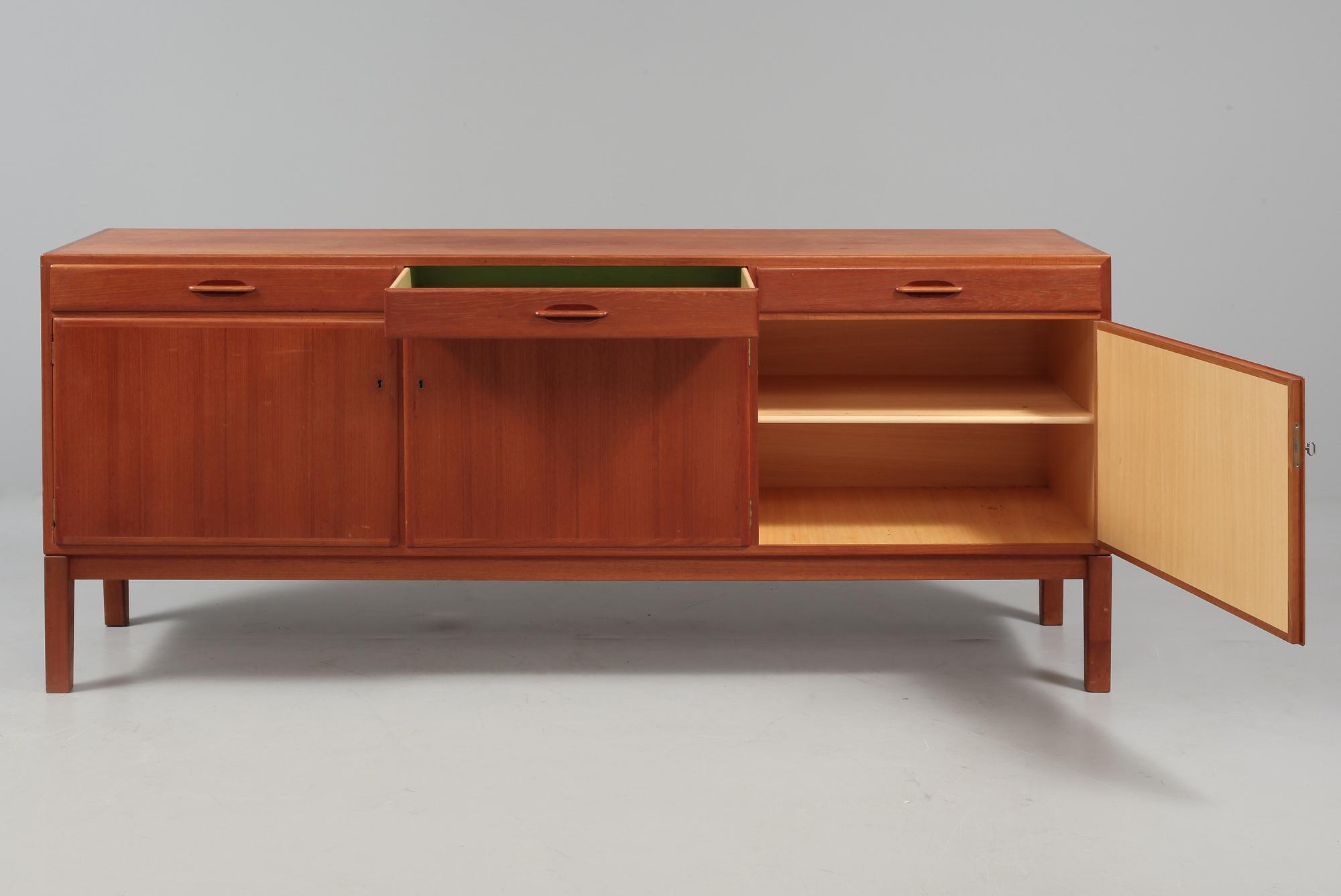 SIDEBOARD, Sverige, 1900-talets mitt.