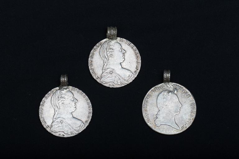MYNT, silver, 3st,  Österrike-Ungern, 1780 samt 1823. Vikt ca 88 g.