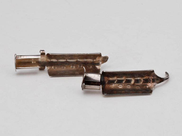 SMÖRRYTTARE, 2 st, silver, Gunnar Cyrén, CG Hallberg, 1956. Total vikt ca 13g.