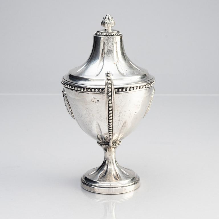 A Swedish 18th century silver sugerbowl with lid, mark of Erik Ernander, Uppsala 1791.