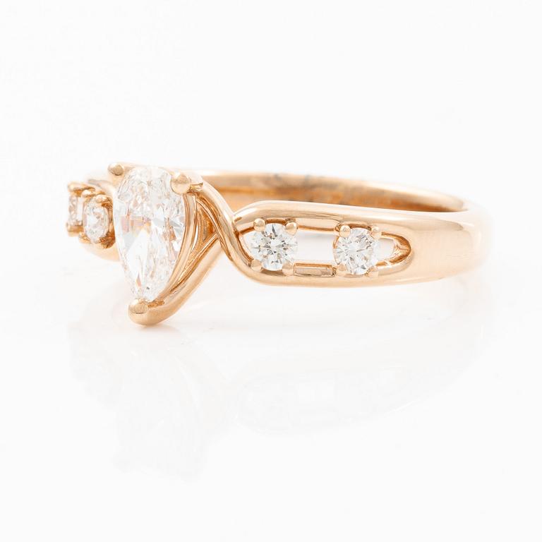 Ring 14K rose gold with a pear-shaped diamond and brilliant-cut diamonds, accompanied by an IGI report.