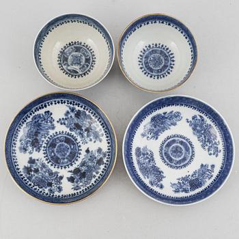 Two Chinese blue and white export porcelain cups with saucers, Qing dynasty, Jiaqing (1796-1820).