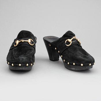 SKOR, ett par slip in, Gucci.