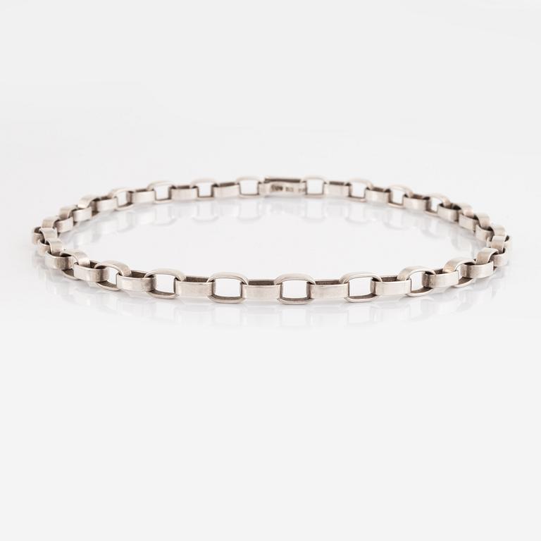 Sven-Erik Högberg, silver necklace.