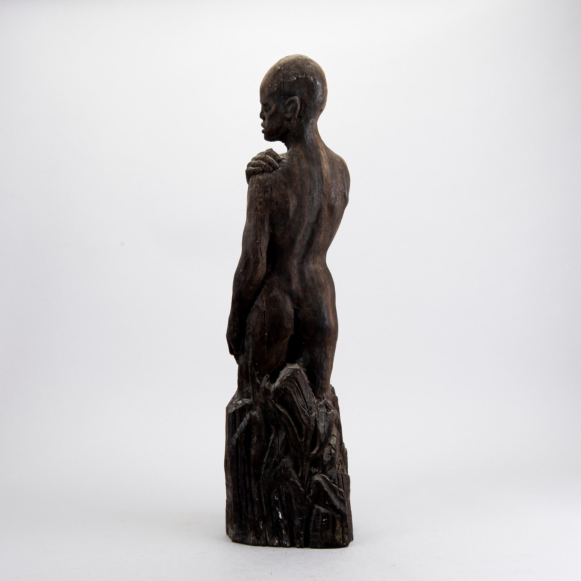 A WOODEN SCULPTURE, 20th century.
