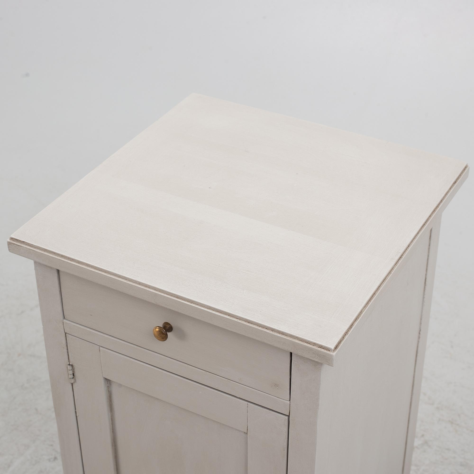 Sängbord, ett par, 1900-talets första hälft.