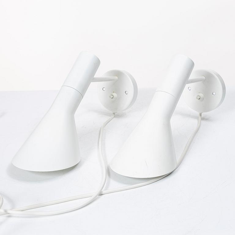 Arne Jacobsen, Wall lamps a pair model 33090 "AJ", Louis Poulsen.