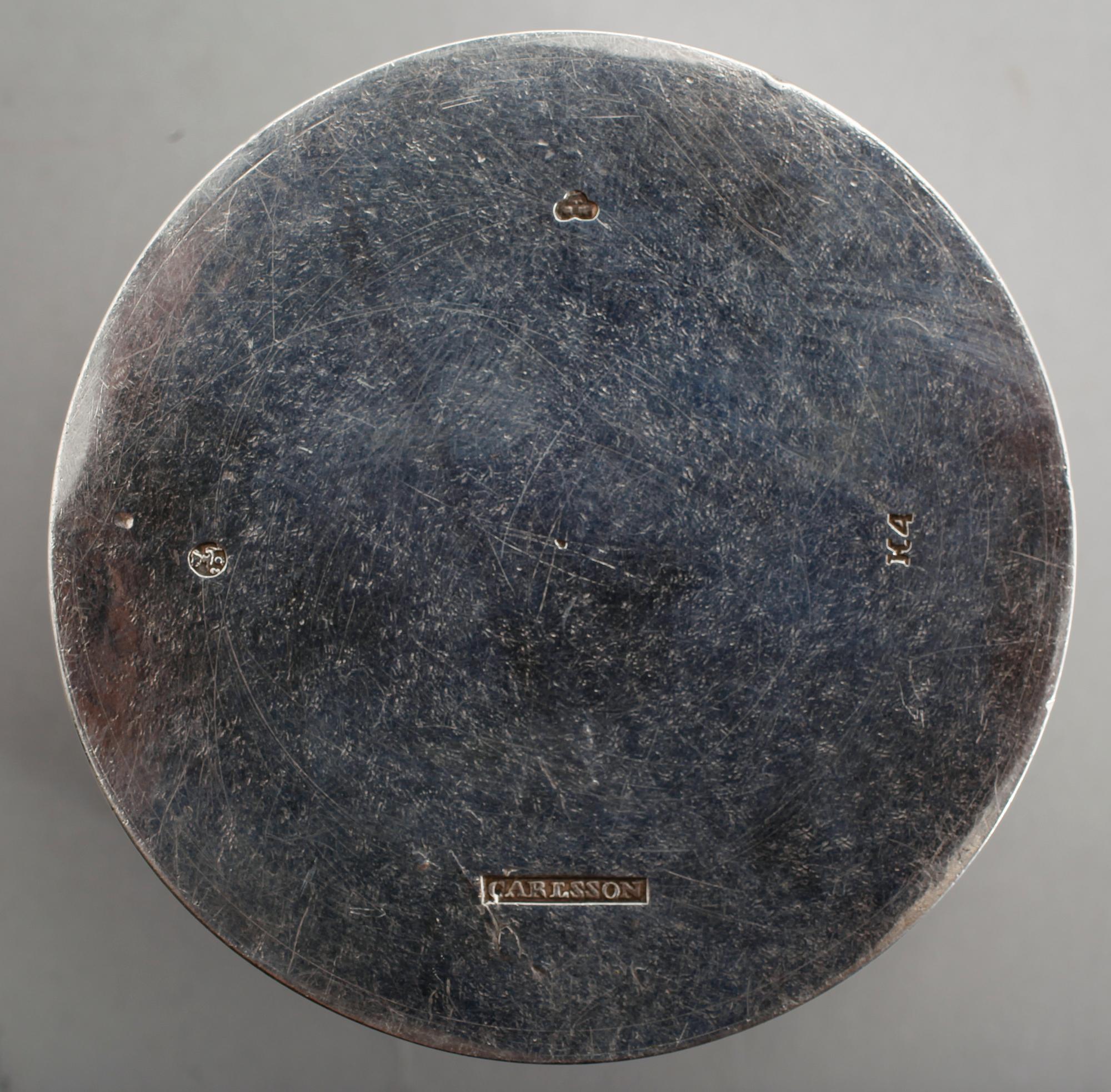 DOSA, silver, Johan Carlsson, Norrköping 1840. Vikt ca 106 gram.