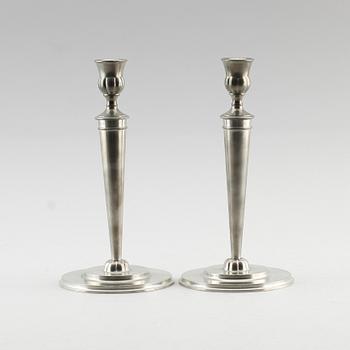 LJUSSTAKAR, ett par, tenn, Erik Fleming, Norrahammars bruk 1930.