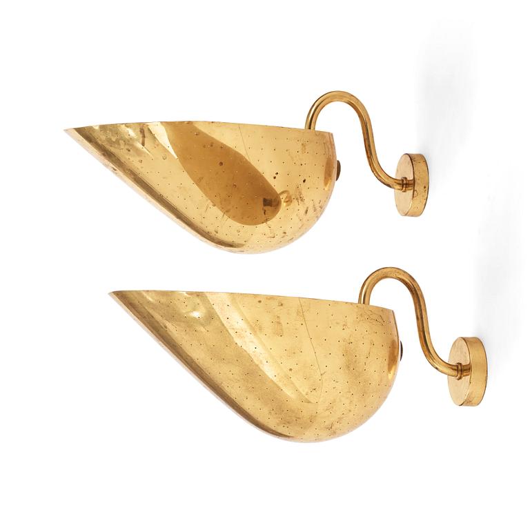 Carl-Axel Acking, a pair of brass wall lamps, model "5019", Bröderna Malmströms metallvarufabrik, Malmö 1940s-50s.