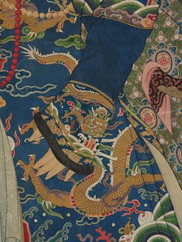 A painting of a high ranking noble woman, Qing dynasty, 19th century. Anonymous artist.