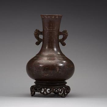 A bronze vase with stand, Qing dynasty (1644-1912).