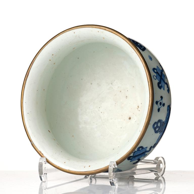 A blue and white censer, Qing dynasty, Kangxi (1662-1722).