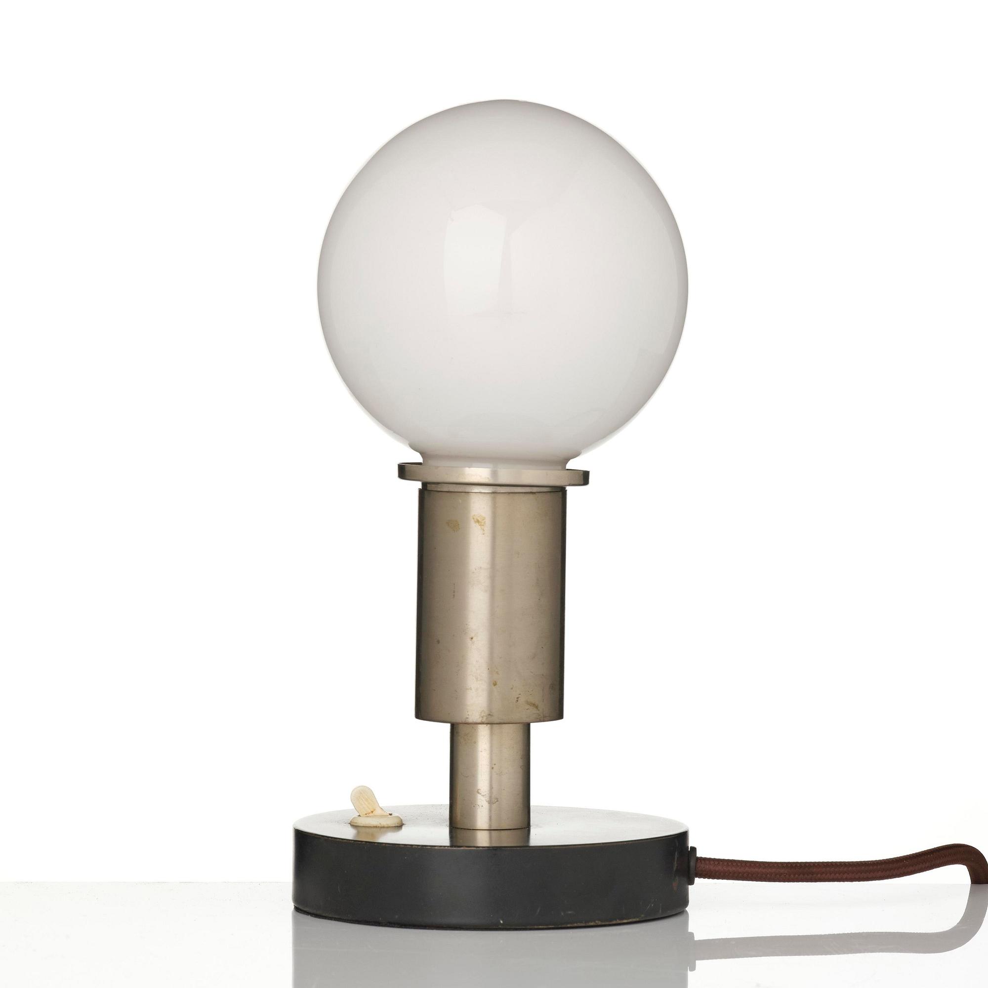 Harald Notini, bordslampa, modell 6992, Arvid Böhlmarks Lampfabrik, Stockholm, 1930-tal.