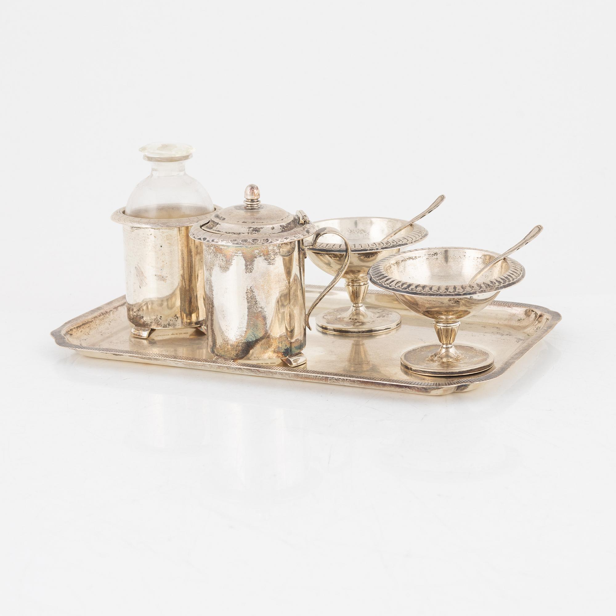 Hovjuvelerare G A Dahlgren Ab, bordssurtout, 5 delar, silver, Malmö 1933-35.