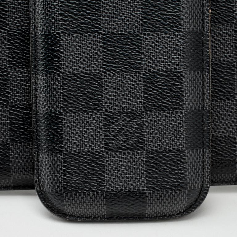 LOUIS VUITTON, cases for Ipad and Iphone 4 in damier graphite.