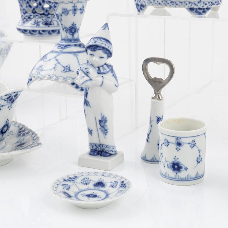 39 pieces of a 'Musselmalet' porcelain service, Royal Copenhagen, Denmark.