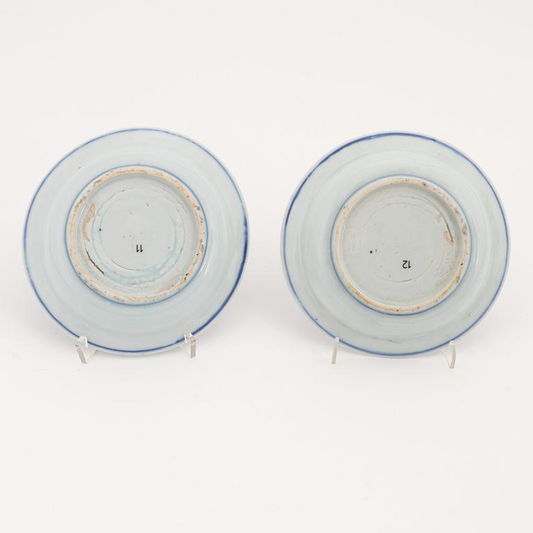 A pair of Chinese blue and white dishes, Transition, mid 17th Century.