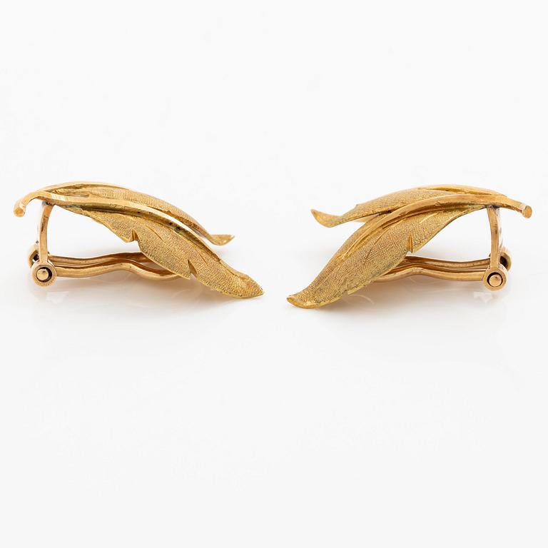 Buccellati ett par örhängen i form av löv 18K guld.