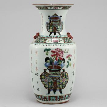 VAS, porslin, Kina, 1900-tal.