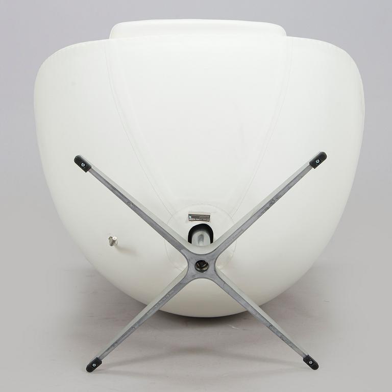 Arne Jacobsen, nojatuoli, "Egg", Fritz Hansen, Tanska 2018.