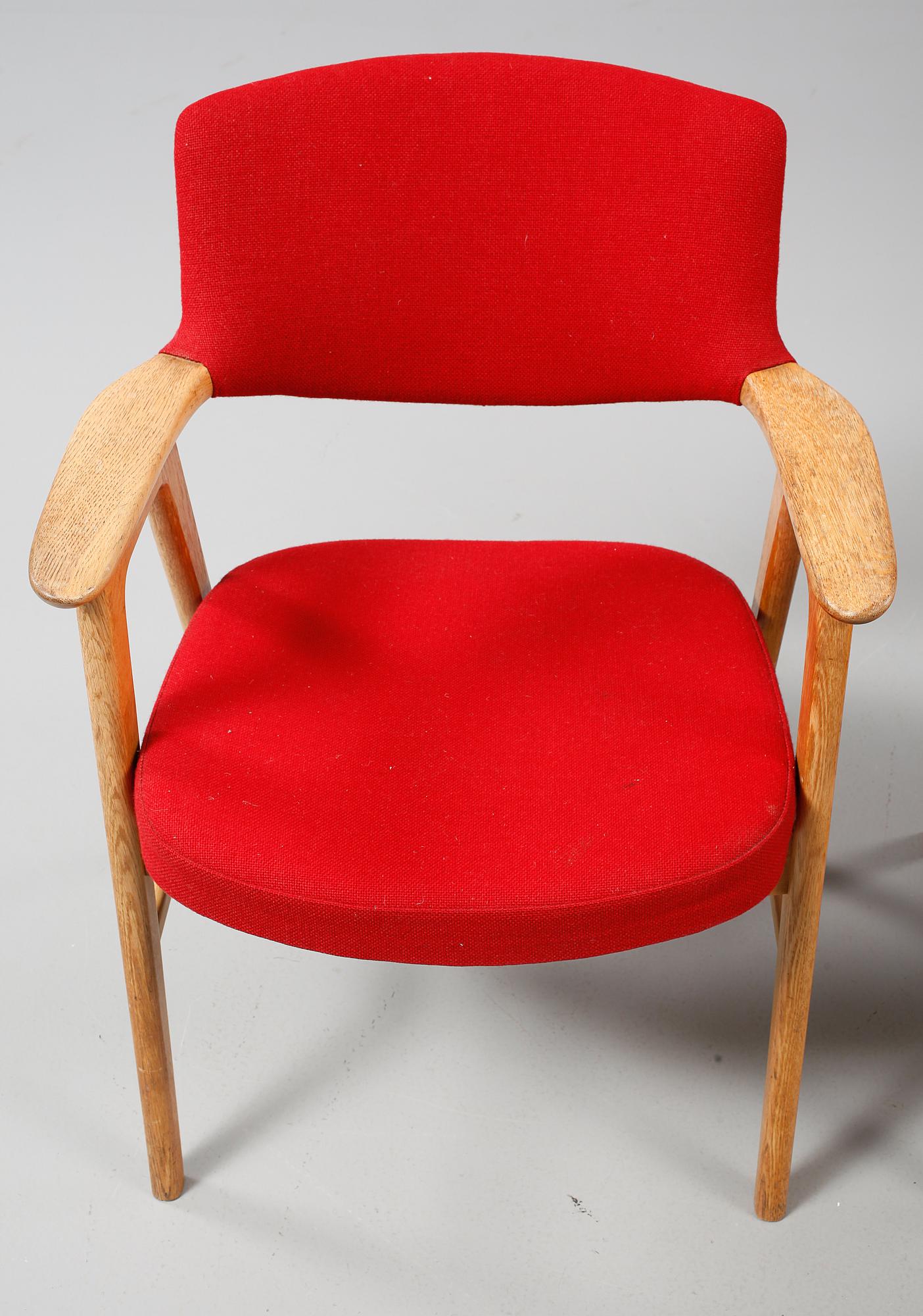 KARMSTOLAR, ett par, Erik Kirkegaard, Høng Stolefabrik, Danmark, 1950-tal.