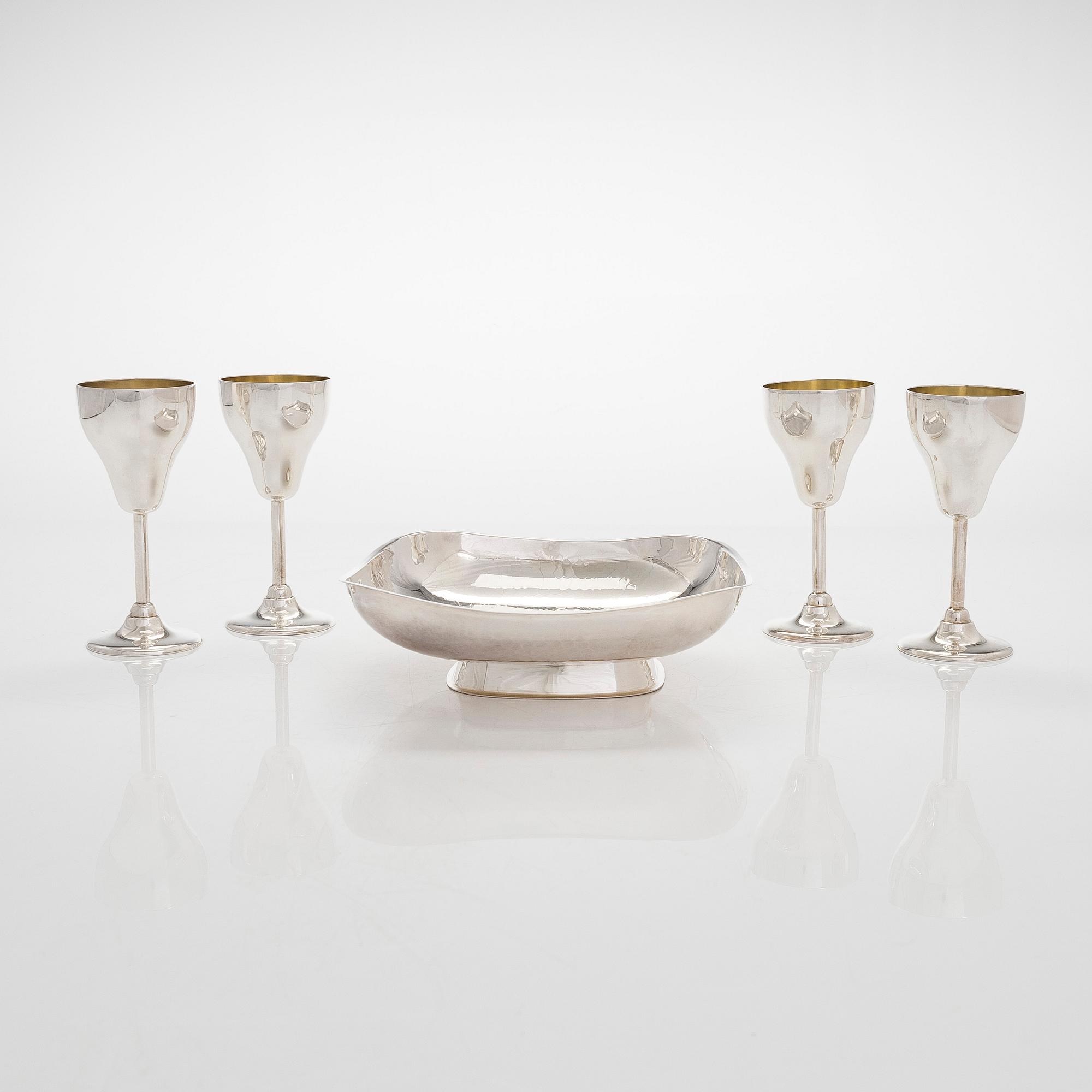 Starkvinglas, 4 st, samt serveringskål, silver, Kultakeskus Tavastehus 1947 och Auran Kultaseppä Oy 1975, Åbo.