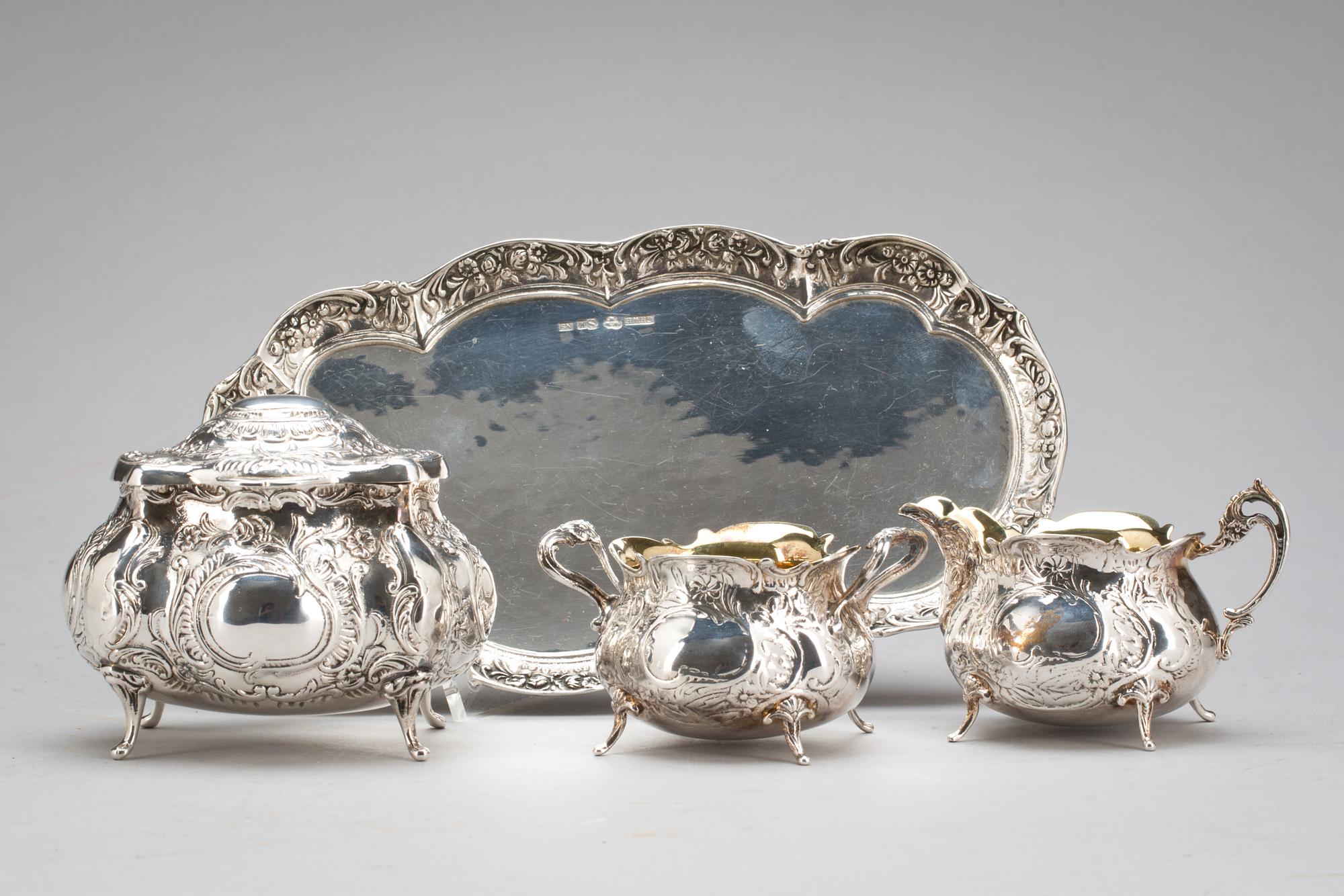 SERVERINGSGARNITYR, 4 delar. Silver. Rokokostil, Gewe 1963-1979. Tot 650g.