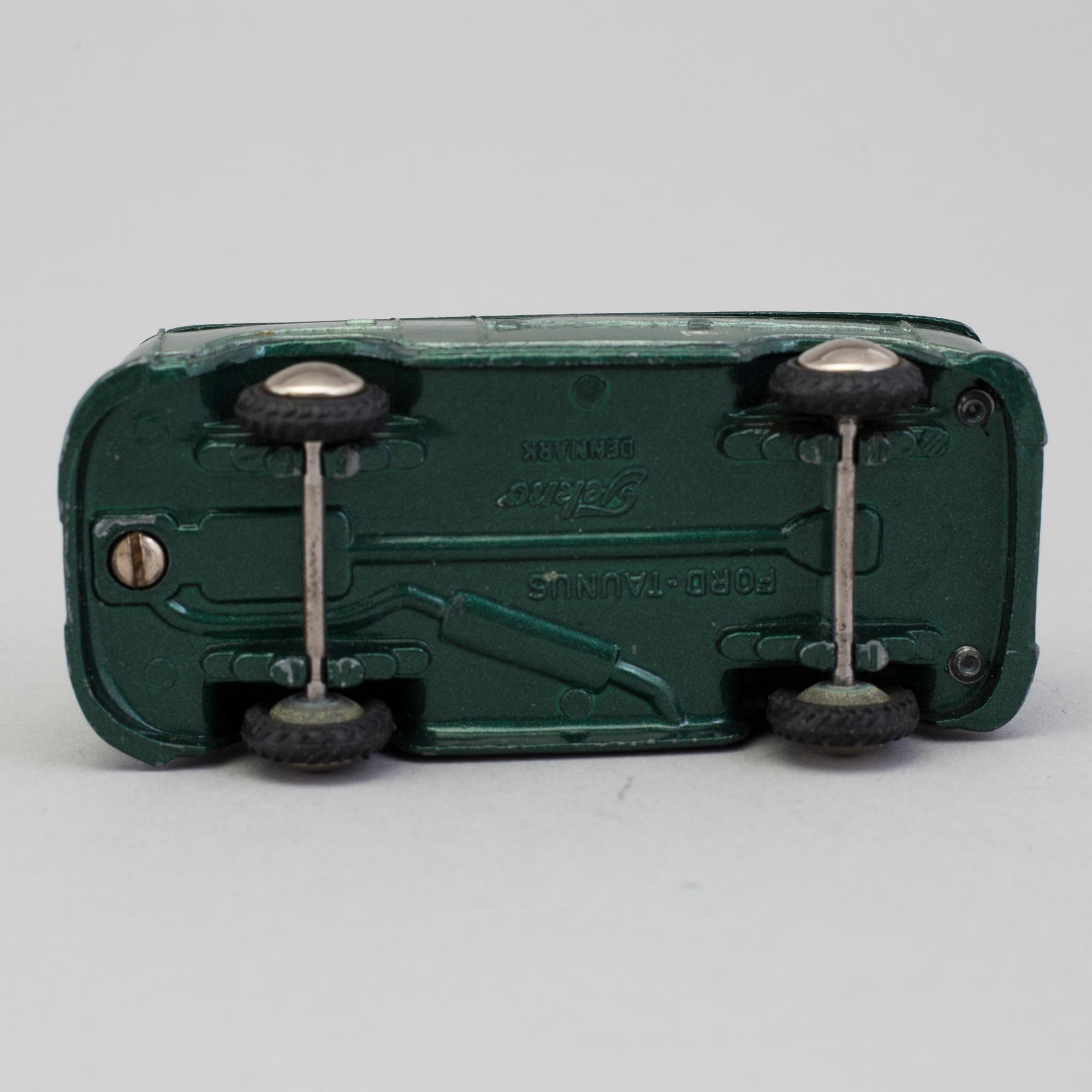 MODELLBILAR, 17 st, Dinky toys och Tekno, England, Danmark 1950-/60-tal.