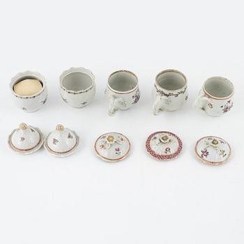 A matched set of 6 Chinese Export custard cups with covers and a cup, Qing dynasty, 18th Century.