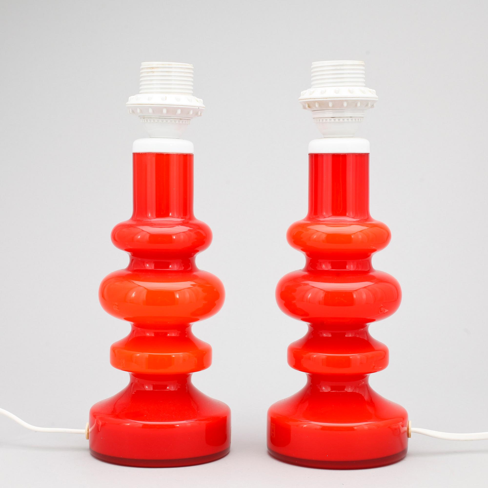 BORDSLAMPOR, ett par, glas, etikettmärkta handmade in Sweden by Lindshammar, 1960-tal.