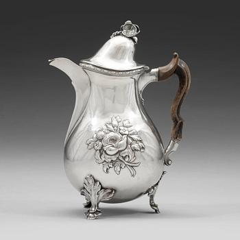 194. A Swedish 18th century silver coffee-pot, mark of Pehr Zethelius, Stockholm 1777.