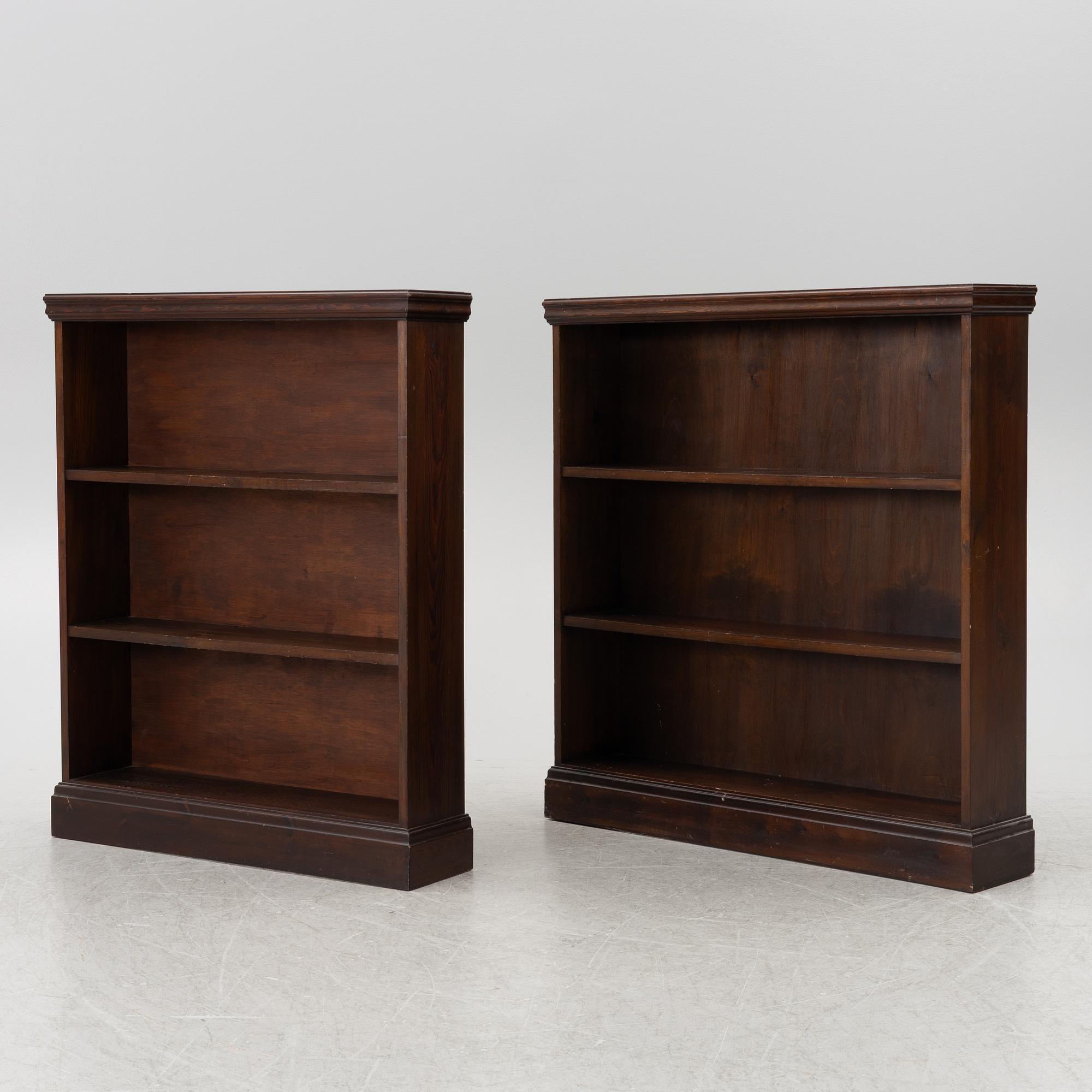 A pair of similar bookcases, first half of the 20th century.