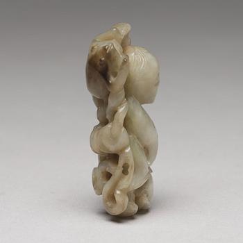 SKULPTURER, tre stycken, nefrit. Qingdynastin.