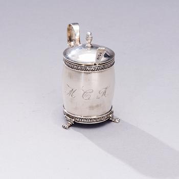 SENAPSKANNA, silver, Petter Adolf Sjöberg (1798-1833), Stockholm 1825. SKED, silver, London 1902. Tot. vikt 102 g.