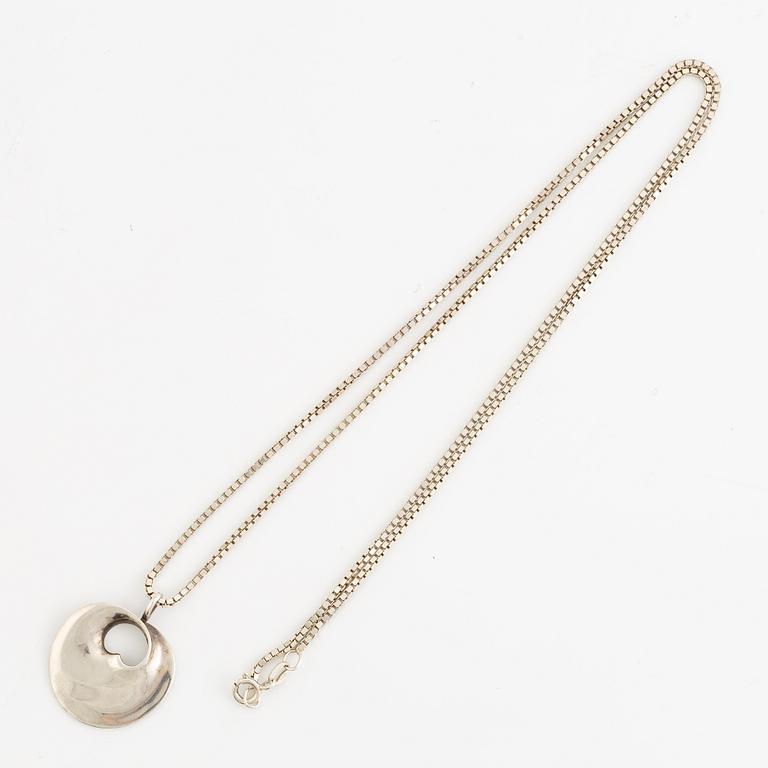 Vivianna Torun Bülow-Hübe, Pendant, sterling silver, by Georg Jensen, Denmark.