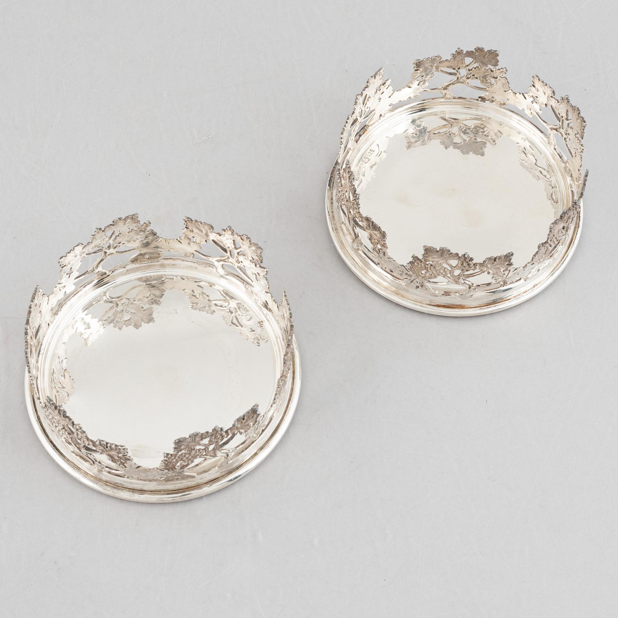 Coasters/flaskunderlägg, ett par, sterlingsilver, 1900-tal.