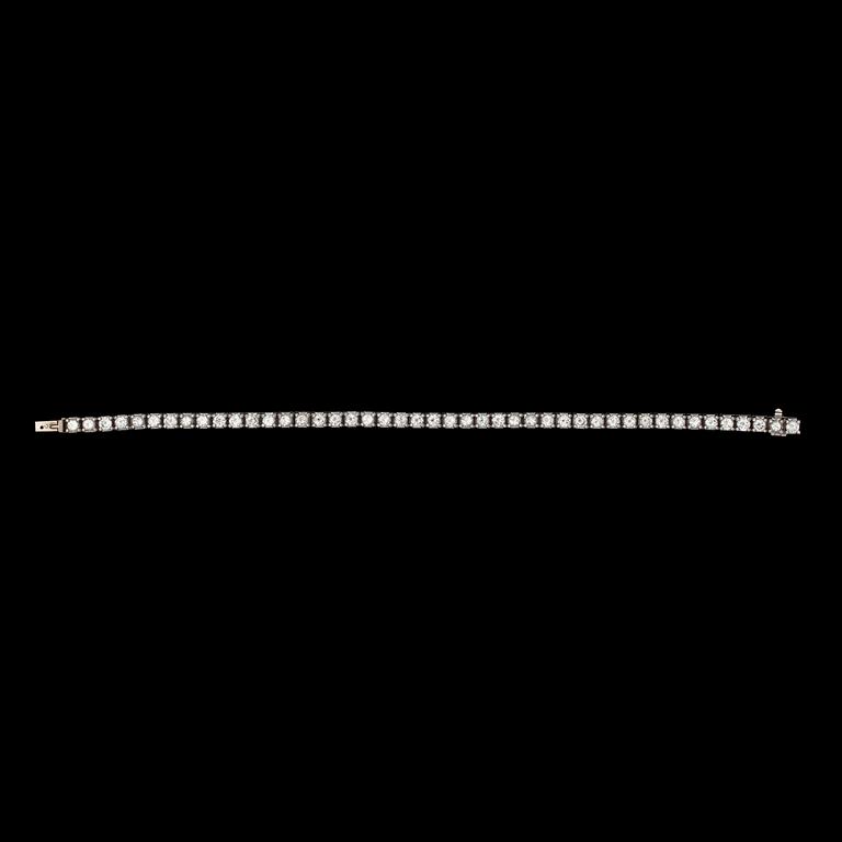 ARMBAND, 45 briljantslipade diamanter, tot. 5.85 ct.