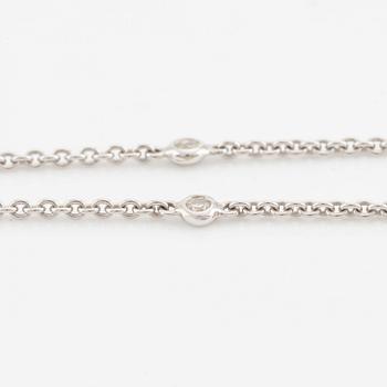 Hänge med navettslipade smaragder och briljantslipade diamanter, med kedja.