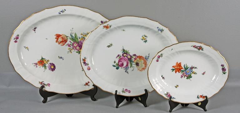 MATSERVIS, 68 delar, porslin, "Sachsisk blomst", Royal Copenhagen.