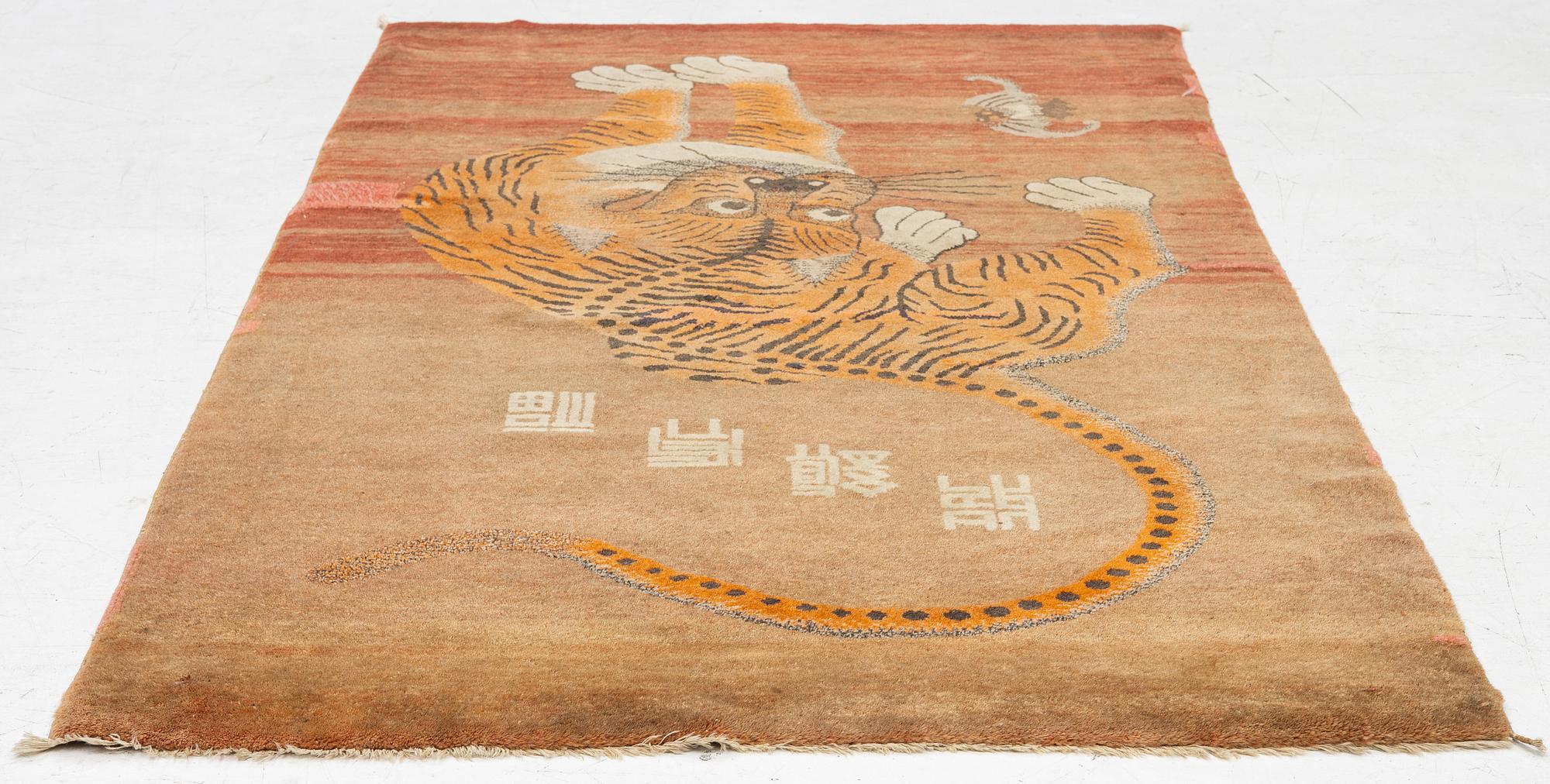 Matta, Mongoliet, antik, omkring 1900, ca 168 x 94 cm.