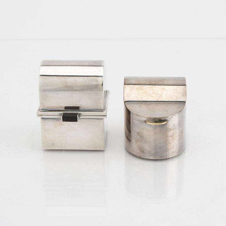 A Swedish 20th century set of two sterling silver boxes mark of Lars Håkansson Malmö 1983 and 1998 weight 210 grams.